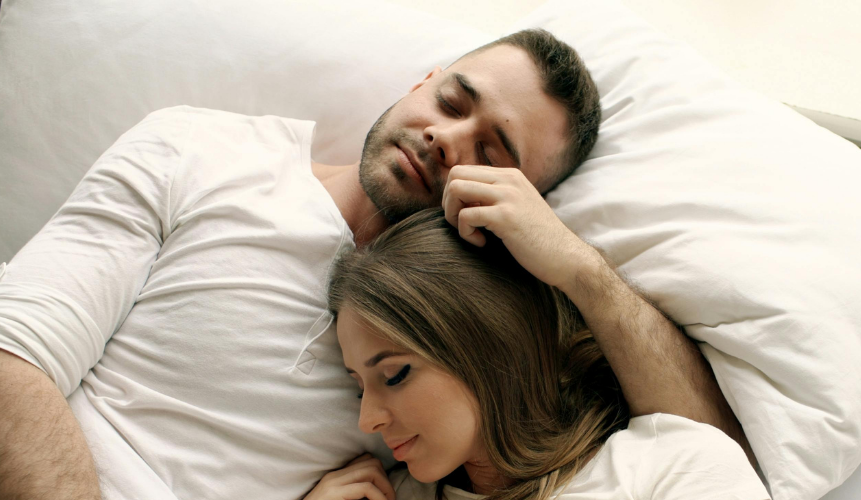 Couple sleeping happily on a custom Alaskan King Mattress from Delarkin.